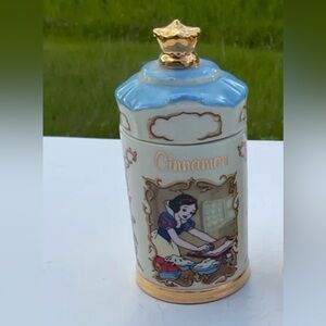 “New”. NEVER USED.  1995 Lenox Walt Disney Spice Jar.  “Cinnamon”. (SNOW WHITE)